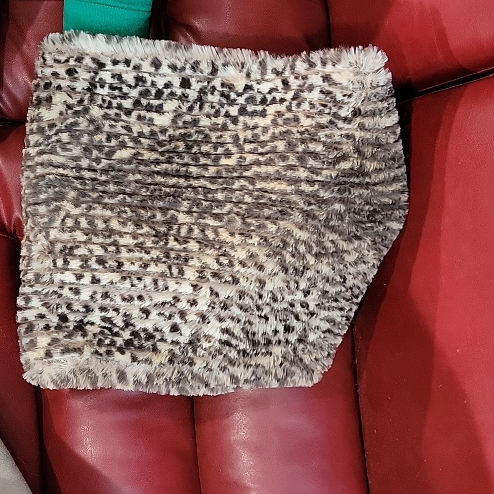 Faux fur infinity colar